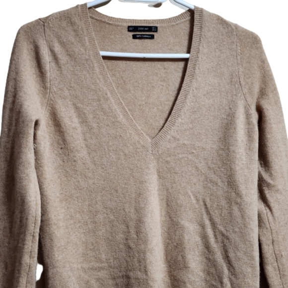 Cashmere Women's V-Neck Tan Sweater - Picture 3 of 4